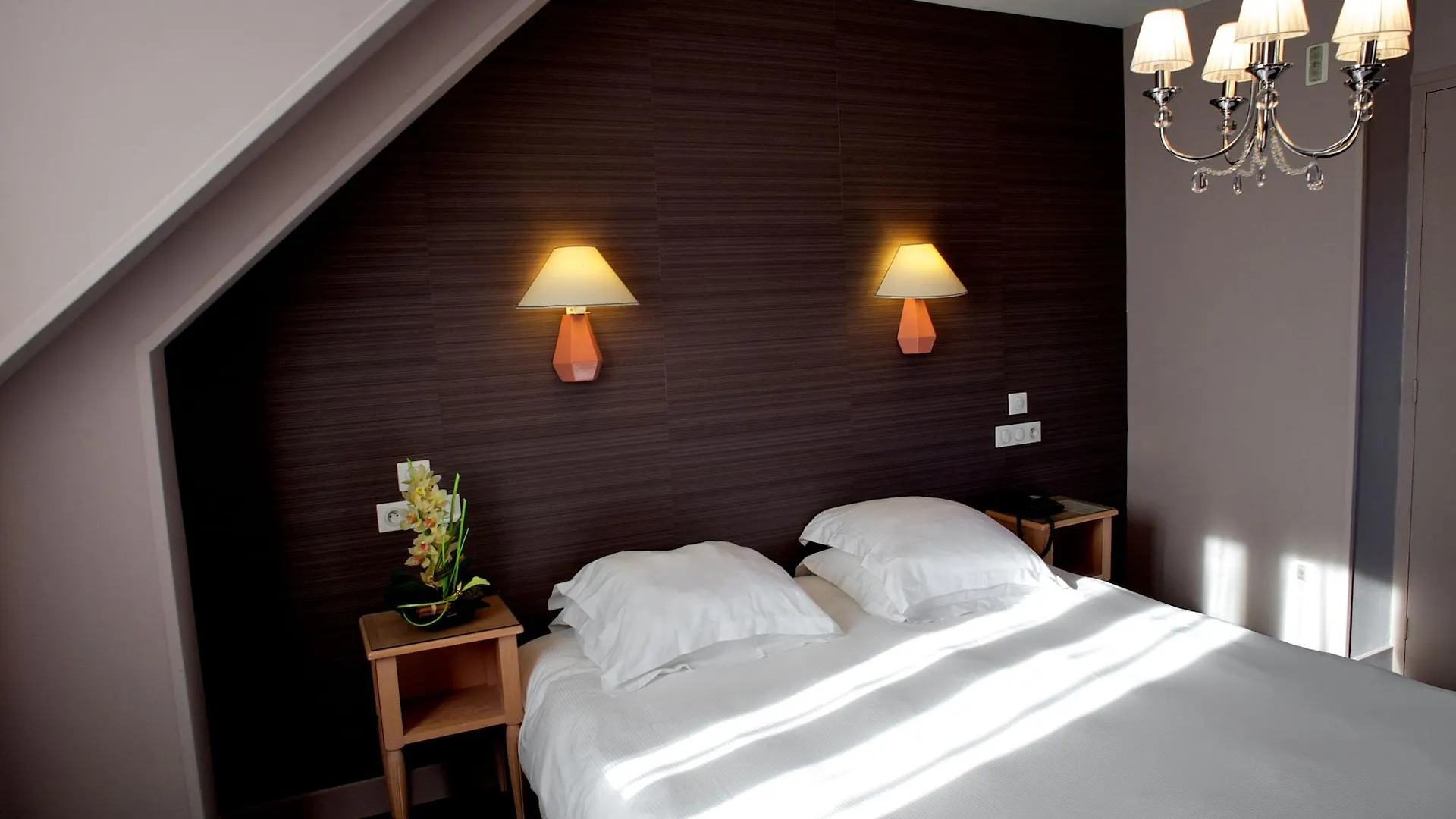 Grand Hotel De Courtoisville - Piscine & Spa, The Originals Relais Saint-Malo 4*,