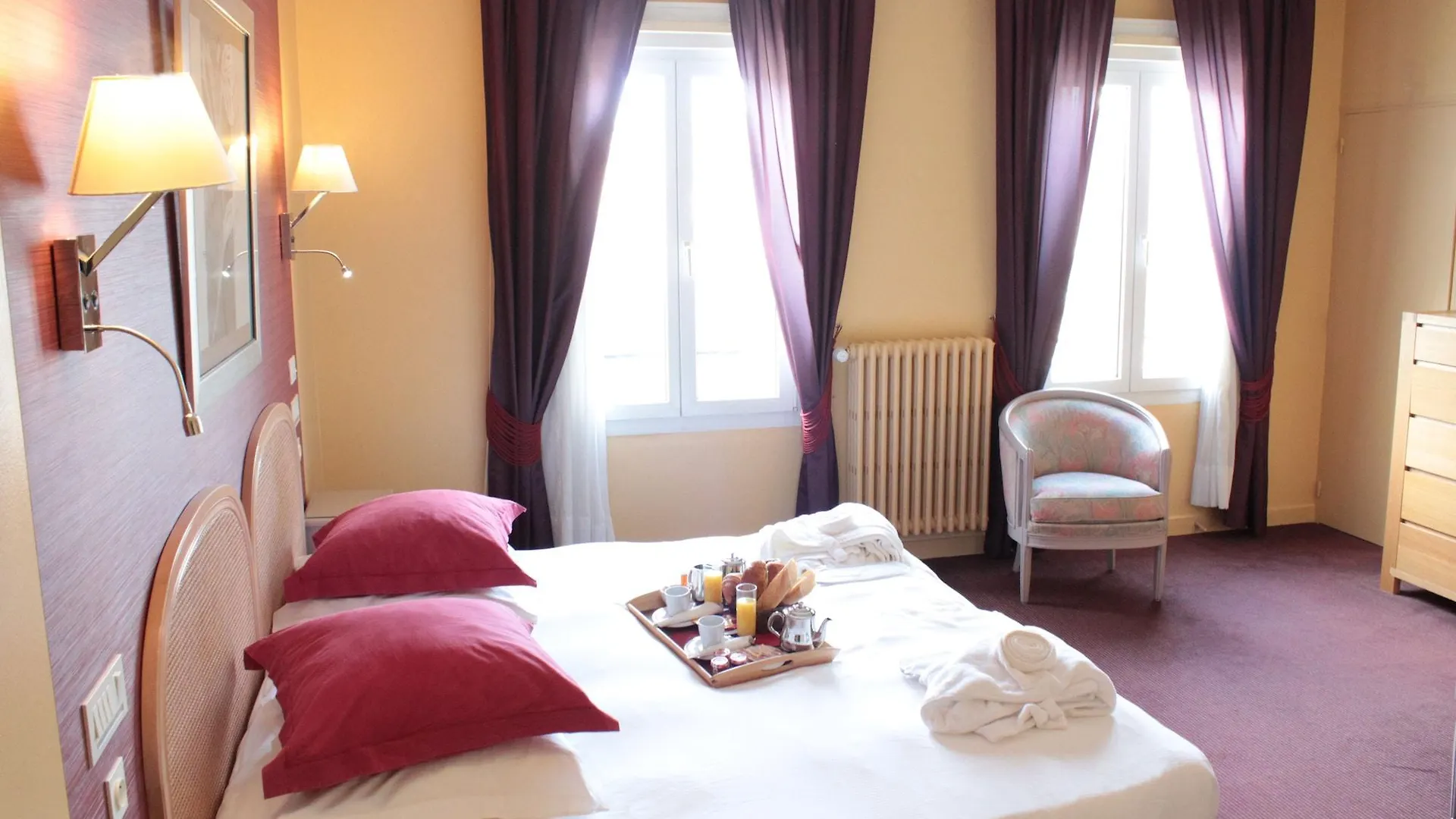 ****  Grand Hotel De Courtoisville - Piscine & Spa, The Originals Relais Saint-Malo France