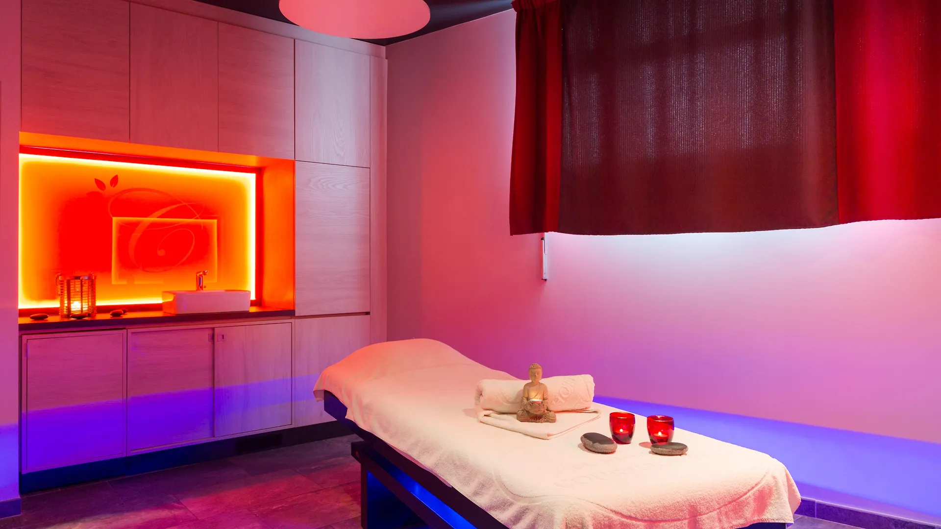 Grand Hotel De Courtoisville - Piscine & Spa, The Originals Relais Saint-Malo 4*,