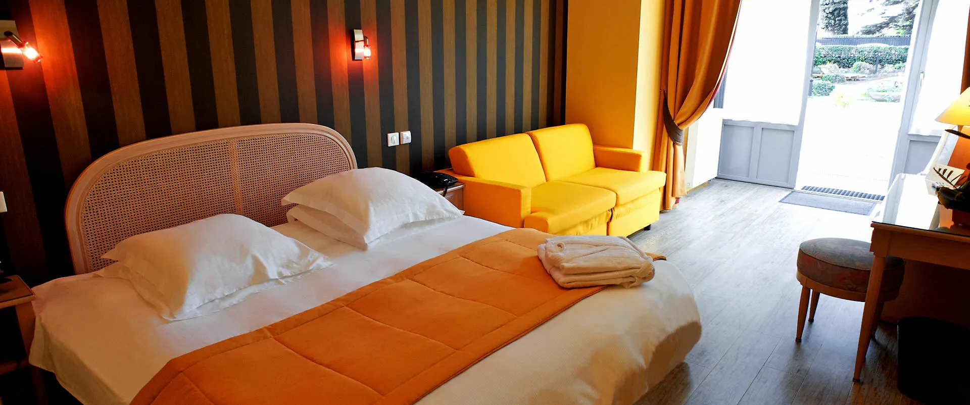 Grand Hotel De Courtoisville - Piscine & Spa, The Originals Relais Saint-Malo