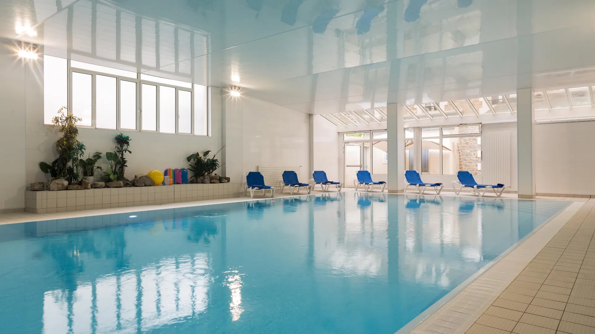 Grand Hôtel de Courtoisville - Piscine&Spa, The Originals Relais  Saint-Malo 4*,  France